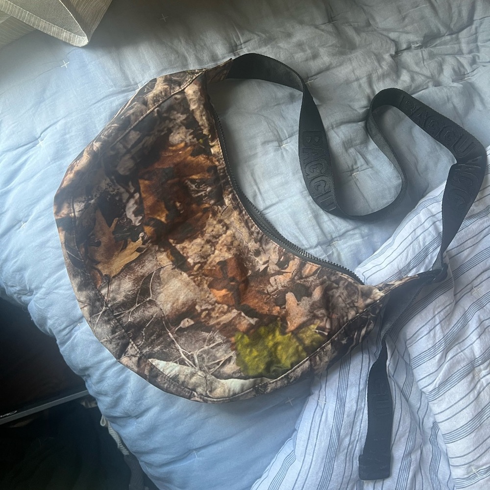 BAGGU Photo Forest Medium Crescent